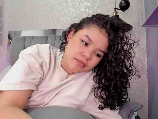 Annie-Pleasure webcam
