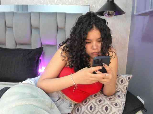 Annie-Pleasure Live Webcam on BongaCams