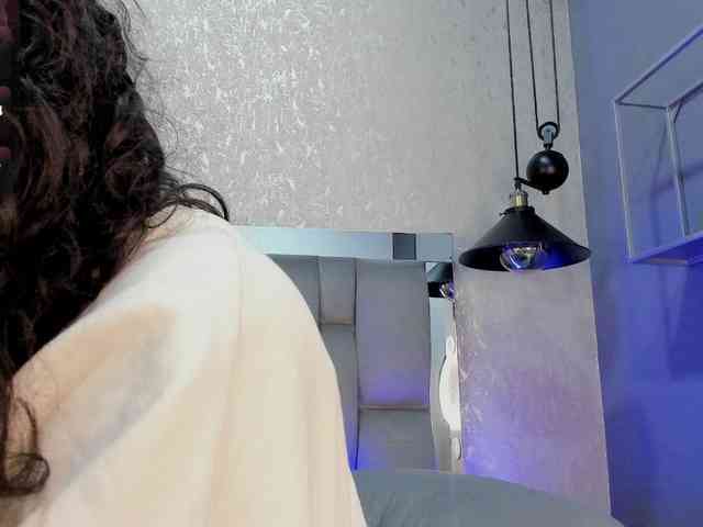 Annie-Pleasure webcam