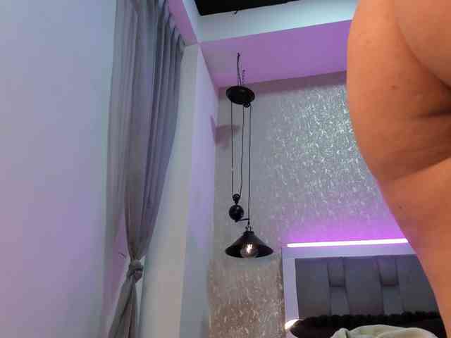 Annie-Pleasure webcam