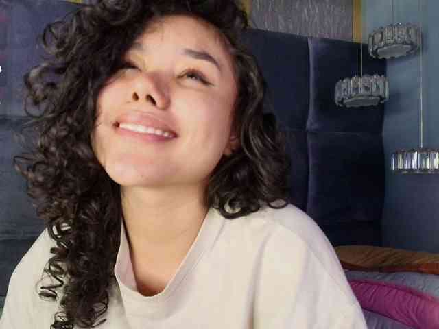 Annie-Pleasure webcam