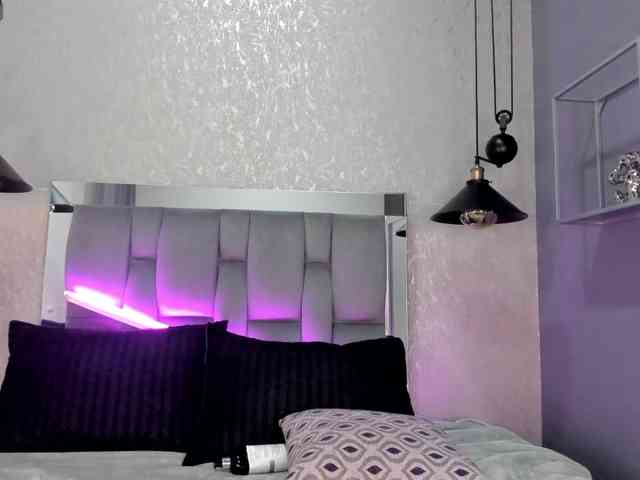 Annie-Pleasure webcam