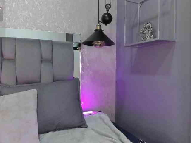 Annie-Pleasure webcam