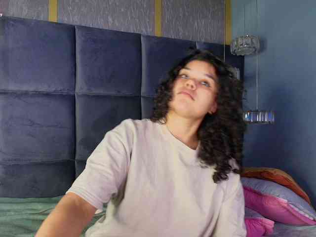 Annie-Pleasure webcam