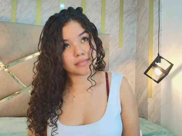 Annie-Pleasure webcam