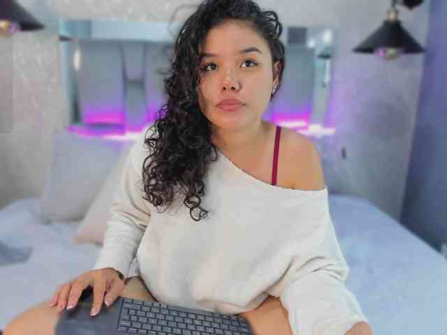 Annie-Pleasure webcam