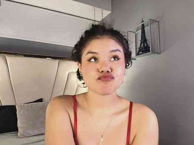 Annie-Pleasure webcam