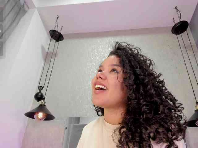 Annie-Pleasure webcam