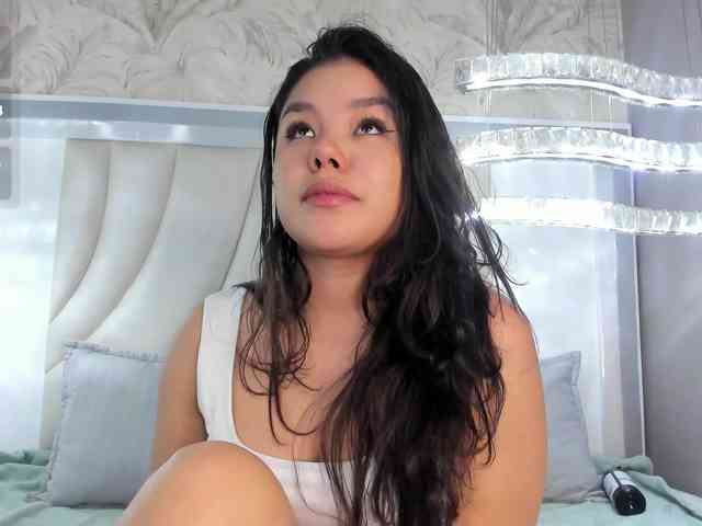 Annie-Pleasure webcam