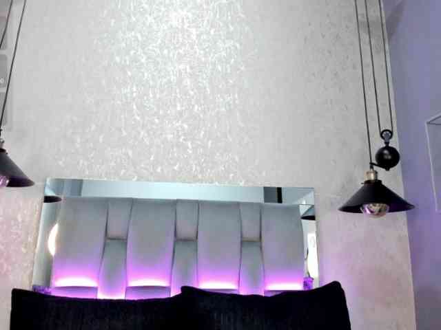 Annie-Pleasure webcam