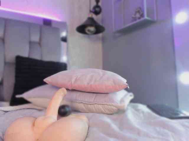 Annie-Pleasure webcam