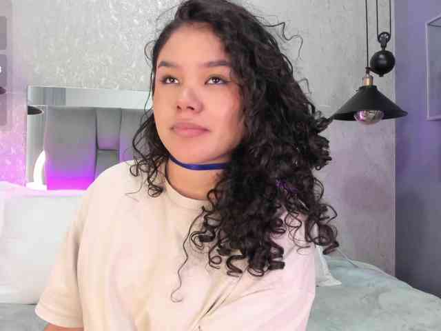Annie-Pleasure webcam