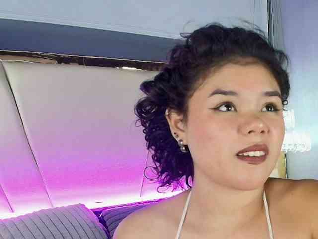 Annie-Pleasure webcam