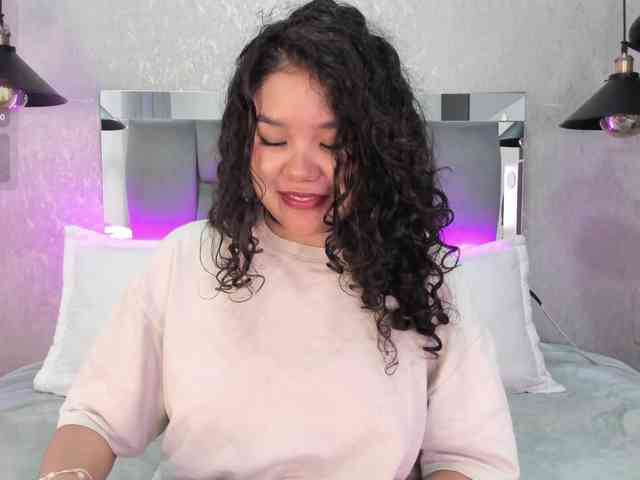 Annie-Pleasure webcam