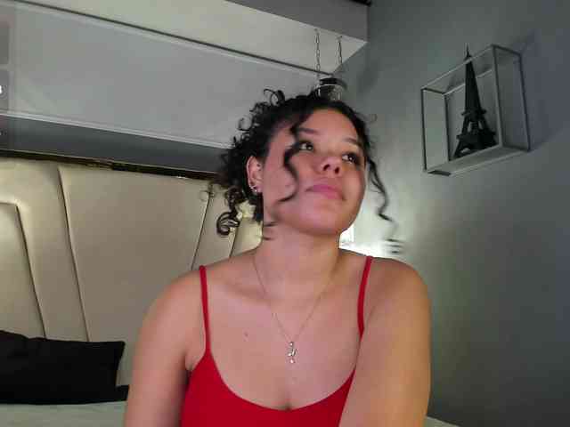 Annie-Pleasure webcam