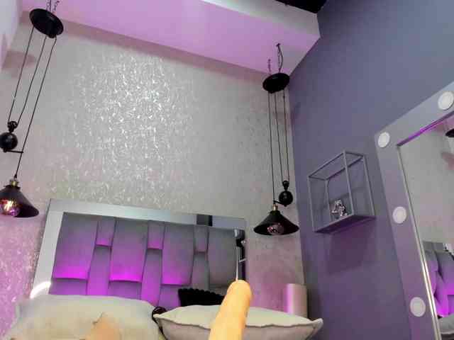 Annie-Pleasure webcam