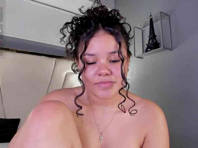 Annie-Pleasure webcam