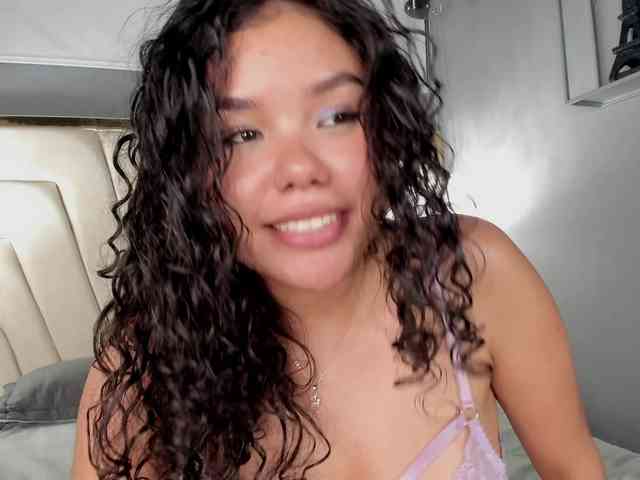 Annie-Pleasure webcam