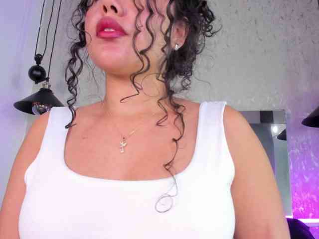 Annie-Pleasure webcam