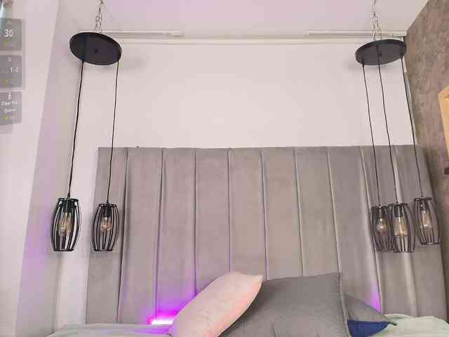 Annie-Pleasure webcam