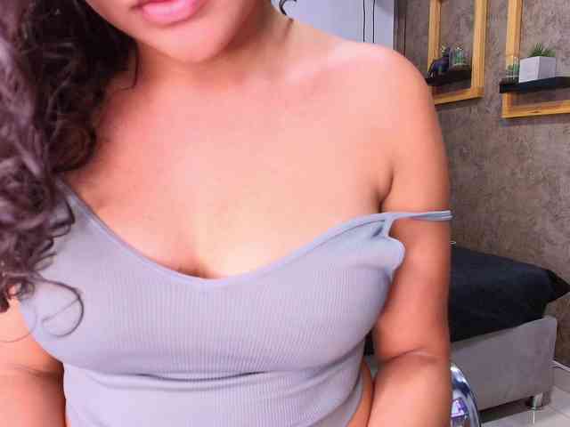 Annie-Pleasure webcam