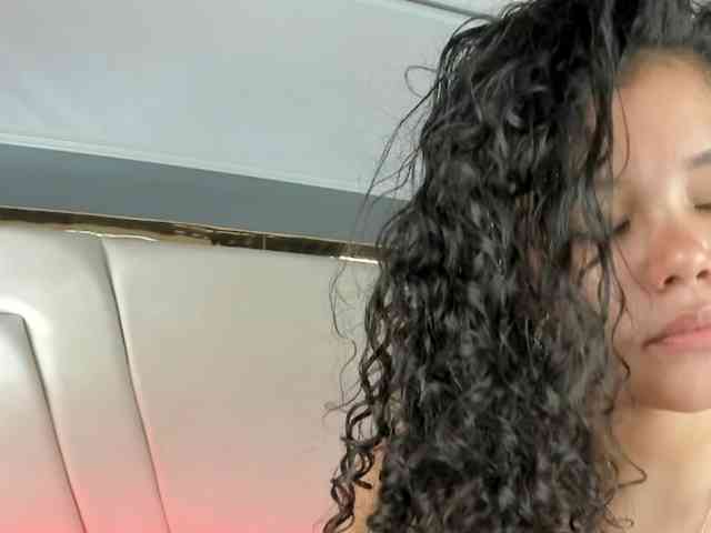 Annie-Pleasure webcam