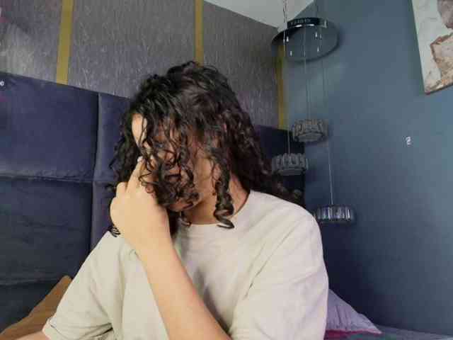 Annie-Pleasure webcam