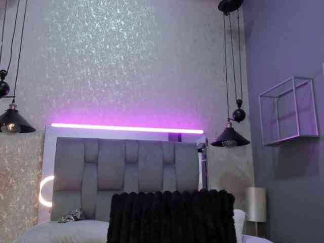 Annie-Pleasure webcam