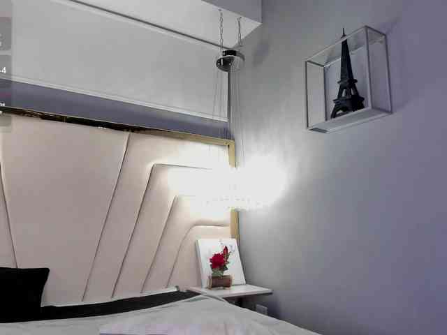 Annie-Pleasure webcam