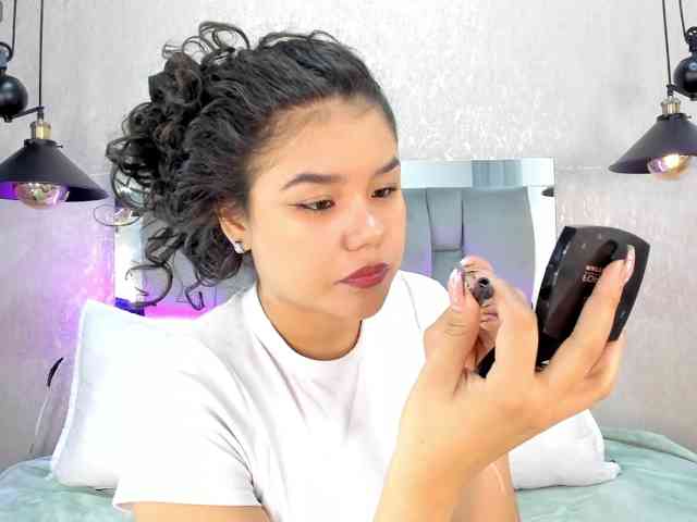 Annie-Pleasure webcam