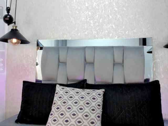 Annie-Pleasure webcam