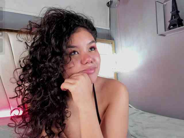 Annie-Pleasure webcam