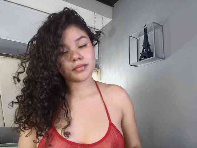 Annie-Pleasure webcam