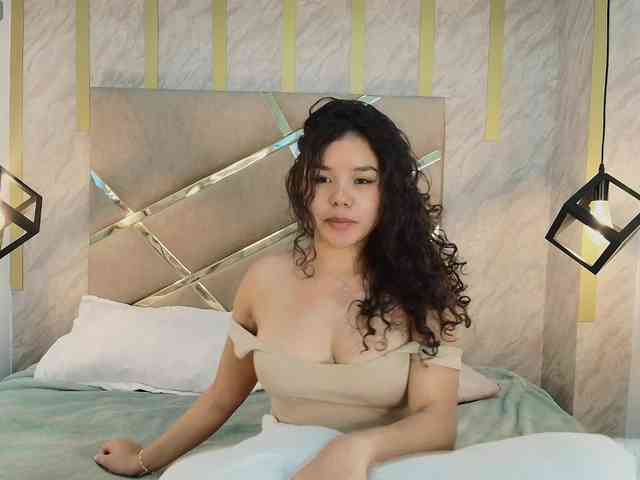 Annie-Pleasure webcam