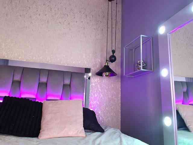 Annie-Pleasure webcam