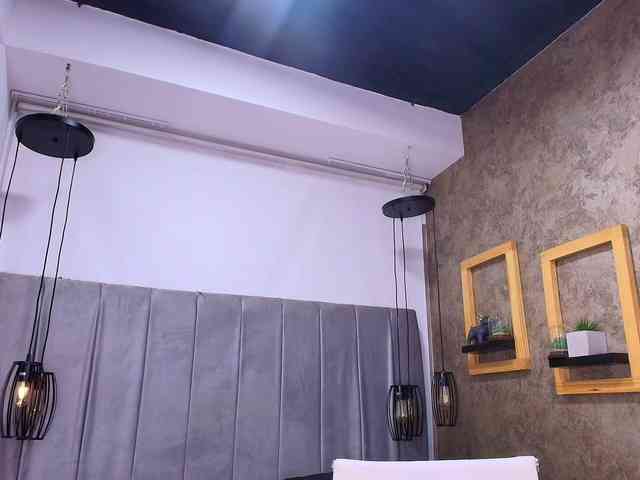 Annie-Pleasure webcam