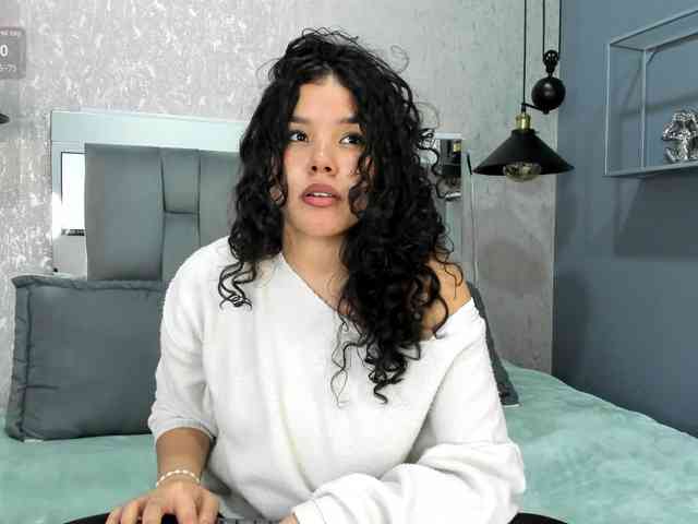 Annie-Pleasure webcam