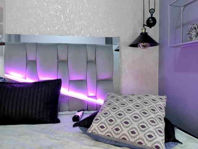 Annie-Pleasure webcam
