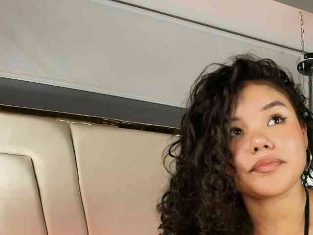 Annie-Pleasure webcam