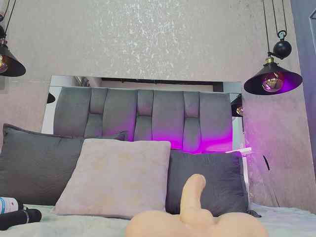 Annie-Pleasure webcam