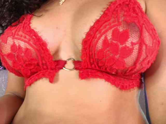 Annie-Pleasure webcam