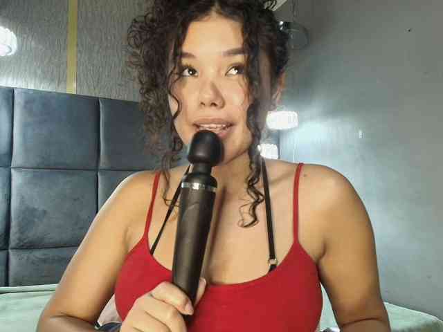 Annie-Pleasure webcam