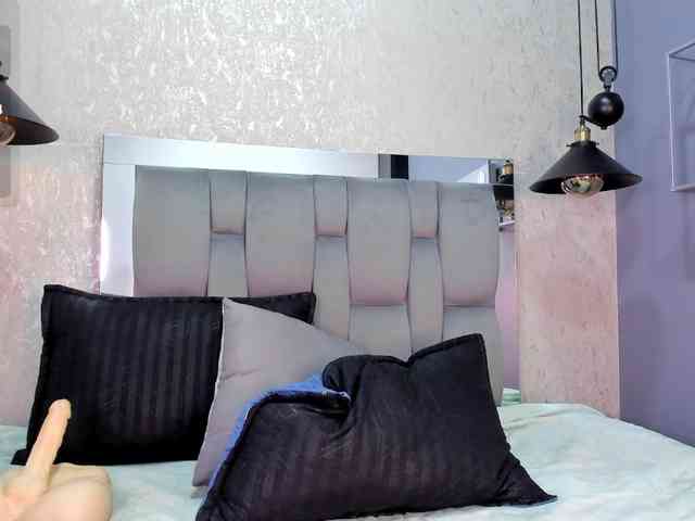 Annie-Pleasure webcam
