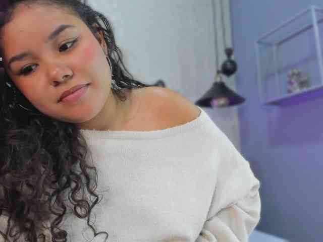 Annie-Pleasure webcam