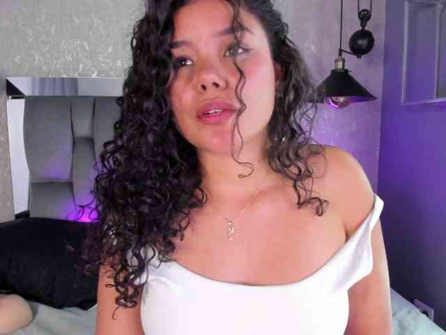 Annie-Pleasure webcam