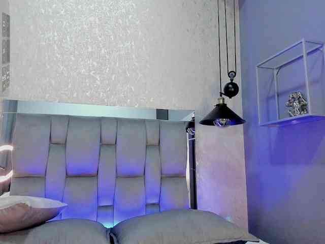 Annie-Pleasure webcam