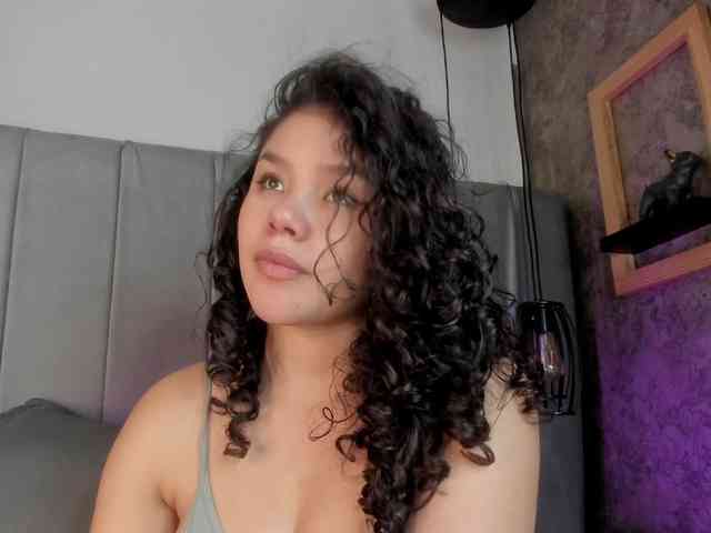 Annie-Pleasure webcam