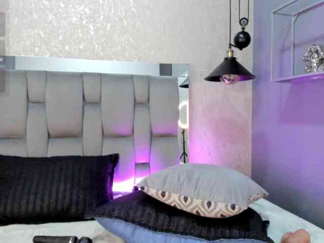 Annie-Pleasure webcam