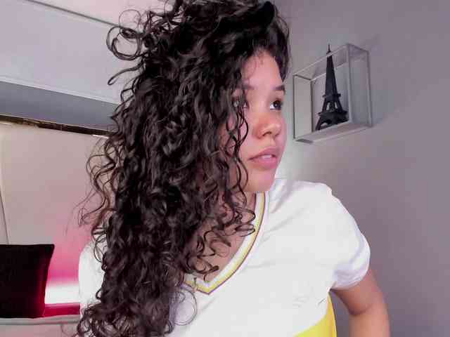 Annie-Pleasure webcam