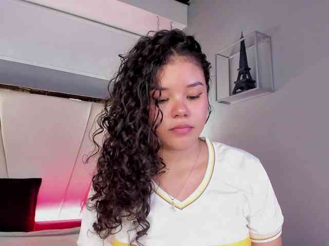 Annie-Pleasure webcam